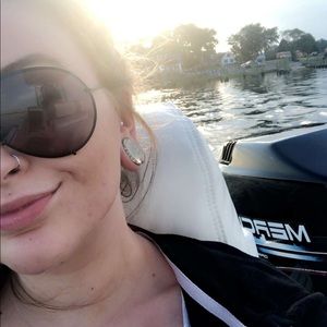 Meet your Posher, Shelby